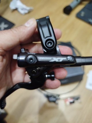 Freno Shimano XT 4 pistones derecho M8100/8120