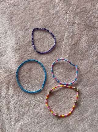 Set de 4 Pulseras de Cuentas ECHAS A MANO !