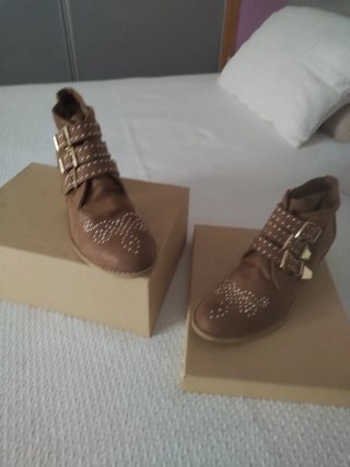 Botines Marrones con Hebillas
