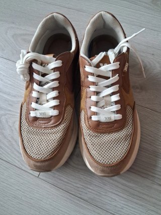 Zapatillas Xti Marrones y Beige