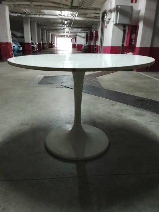 Mesa redonda blanca