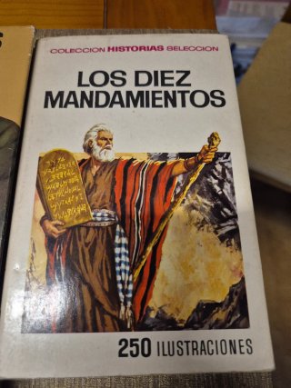 4 libros coleccion historias selección Bruguera