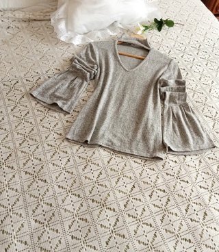 Jersey Gris de Punto con Mangas Acampanadas TM