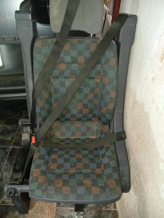 Asientos de coche con tapicería a cuadros