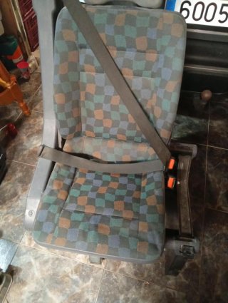 Asientos de coche con tapicería a cuadros