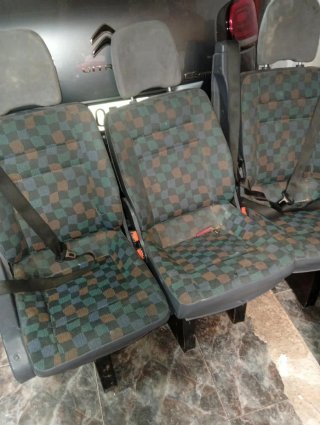 Asientos de coche con tapicería a cuadros