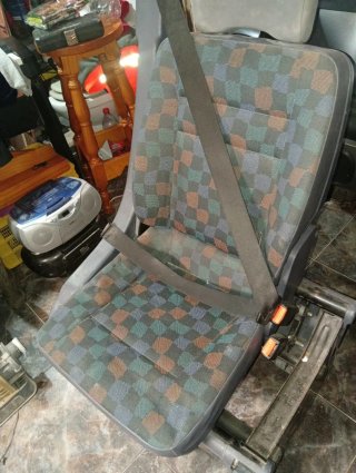Asientos de coche con tapicería a cuadros