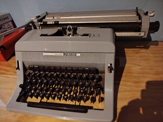 Máquina de escribir Olivetti Línea 88