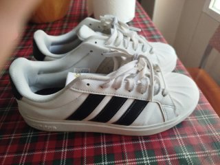 Zapatillas Adidas Blancas y Negras