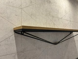 2 Estanterías de pared madera y metal