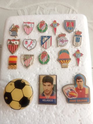 Lote Pins Escudos Fútbol se vende o se cambia 0.75