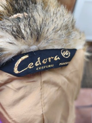 Chaquetón de pelo sintético estampado