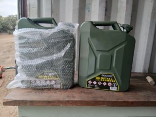 2 Garrafas Metálicas 20L Combustible tipo militar