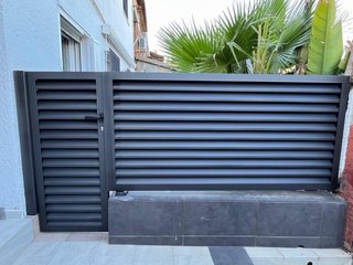 Puertas correderas chapas perforadas