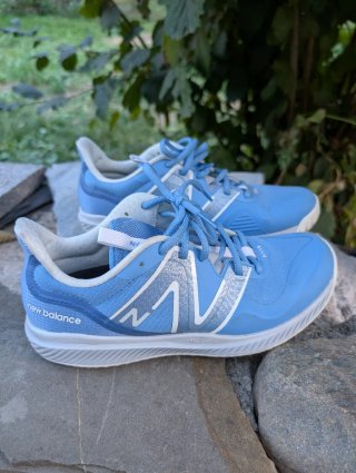 Zapatillas New Balance Azul y Plateado