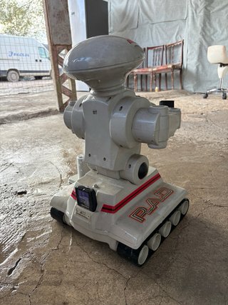 Robot RAD antiguo de juguete