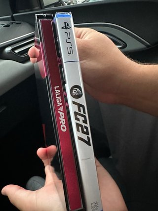 EA Sports FC 27 PS5 + Estuche Metálico