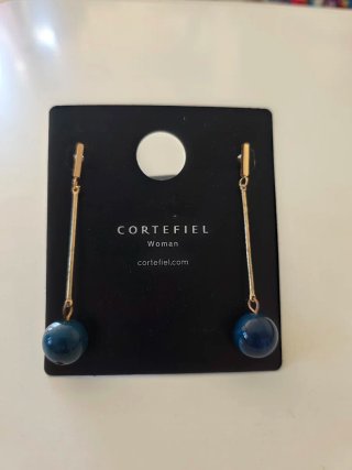 Pendientes Cortefiel dorados con bola azul