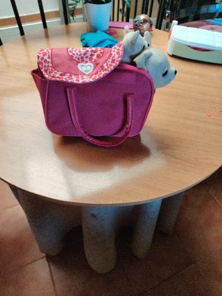 Bolso rosa con dos perros de peluche