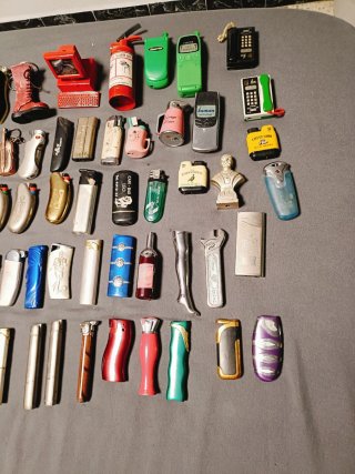 Lote de 98 mecheros coleccionistas