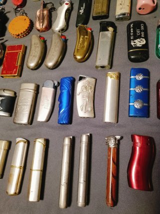 Lote de 98 mecheros coleccionistas