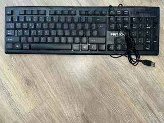 Ordenador TPV HP con teclado e impresora