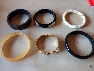 Lote 6 pulseras. Medidas entree 6 y 6,5 cm