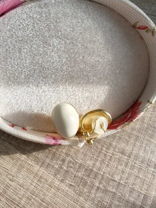 Pendientes vintage dorados marfil