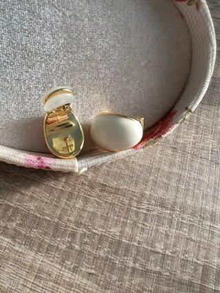 Pendientes vintage dorados marfil