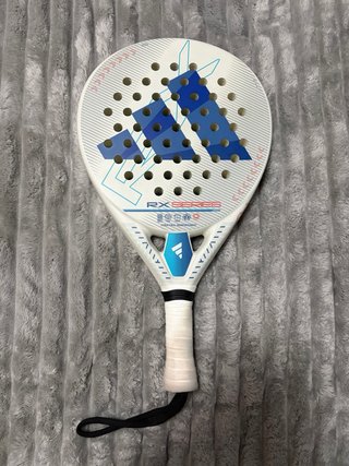 Set de Padel Adidas: Pala, Paletero y Zapatillas