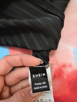 Abito lungo nero con dettagli bianchi