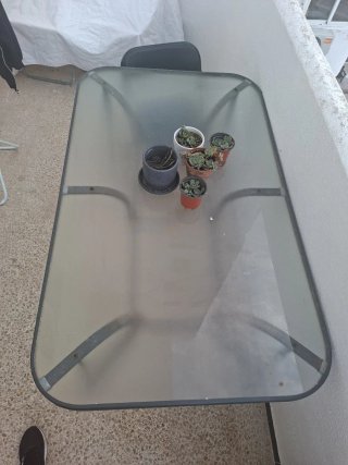 Tavolo da giardino in vetro e metallo