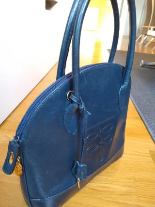 Bolso de piel azul