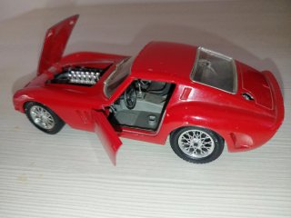 Modellino Ferrari 250 GTO 1/24 Bburago