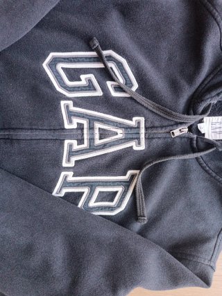 Sudadera con cremallera Gap negra