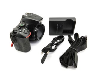 E1818136-0    Camara Digital Reflex Nikon D5600