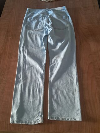 Pantalones vaqueros desgastados