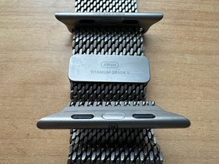 Apple Watch ULTRA 49mm Natural Titanium Milanese M