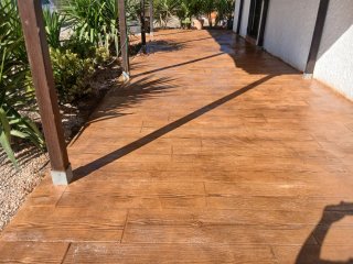 Solera de hormigón impreso efecto madera