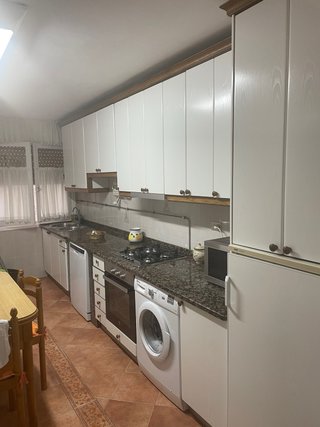Mueble de cocina madera y blanco