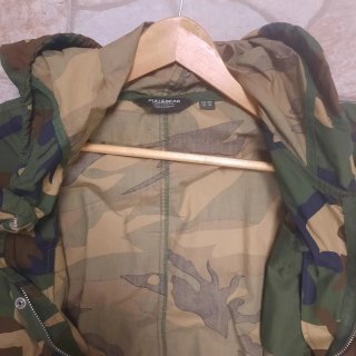 Chaqueta Pull & Bear Camuflaje