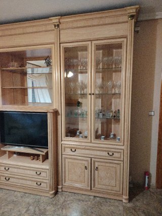 Mueble de comedor madera y cristal