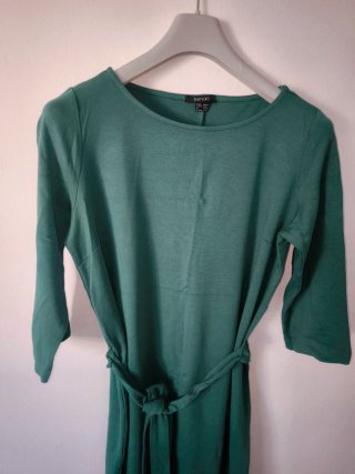 Vestido verde esmeralda manga 3/4 con lazo