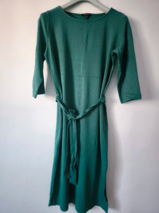Vestido verde esmeralda manga 3/4 con lazo