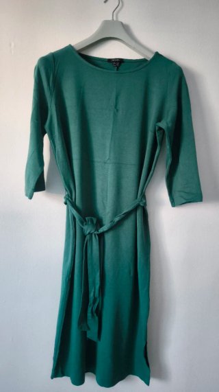 Vestido verde esmeralda manga 3/4 con lazo