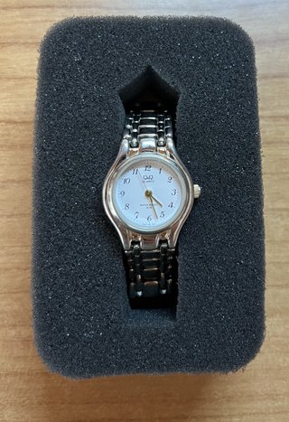 Reloj Q&Q Quartz Plateado
