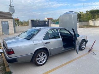 Mercedes-Benz 300 1990