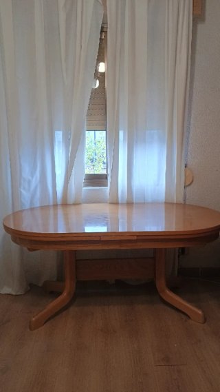 Mesa de comedor extensible grande de madera