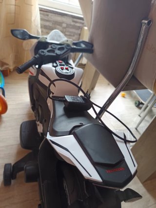 Moto Eléctrica Infantil Honda 6V , sin casi uso