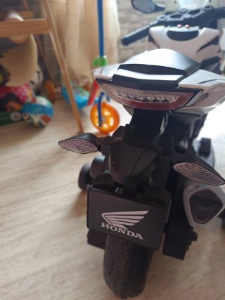 Moto Eléctrica Infantil Honda 6V , sin casi uso